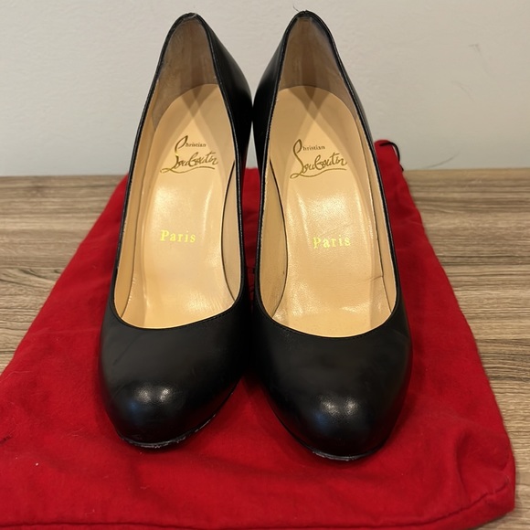 Authentic Christian Louboutin 6.5 US in Black Leather Pump Round Toe - Picture 9 of 10